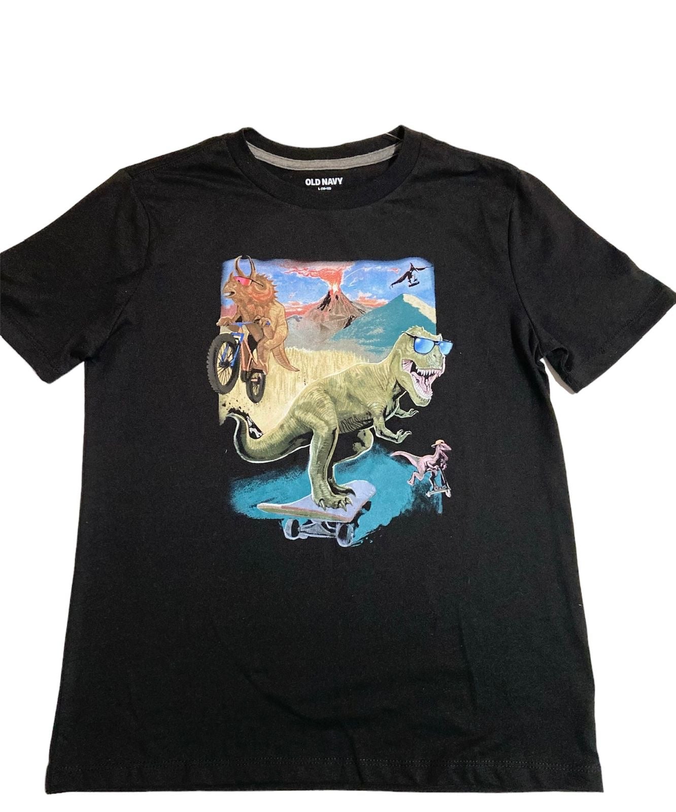 Camiseta negra Old Navy Tiranosaurio Rex y Triceratops