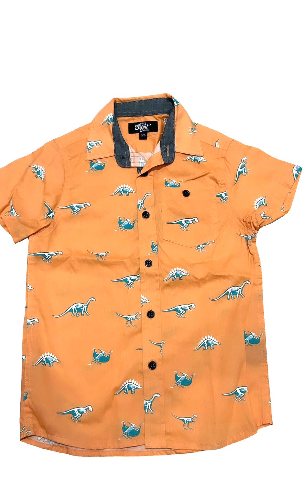 Camisa naranja de botones con dinosaurios