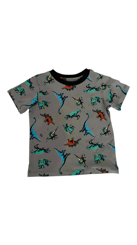 Camiseta gris con cuello negro